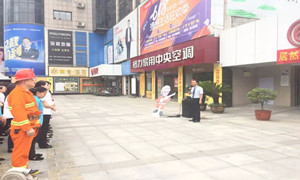 消防演练不松弛，筑牢商场安全防火墙！